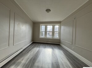 223 Fowler Ave, Unit 3 in Jersey City, NJ - Building Photo - Building Photo