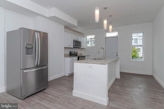 2211 W Saratoga St in Baltimore, MD - Foto de edificio - Building Photo