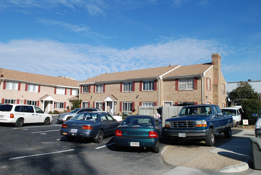 2708 Reef Ct in Virginia Beach, VA - Foto de edificio