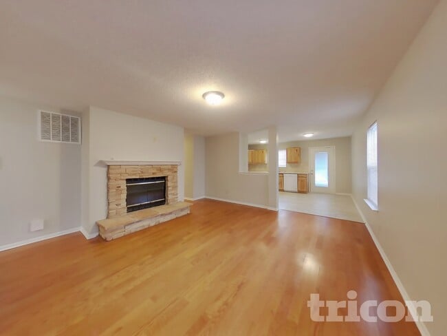 11811 Wapiti Way in Noblesville, IN - Foto de edificio - Building Photo