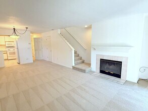 2574 Oak Rd in Walnut Creek, CA - Building Photo - Building Photo