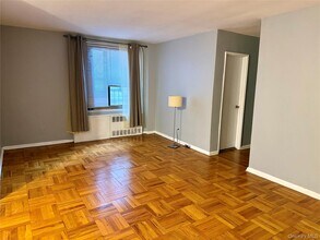 277 Bronx River Rd in Yonkers, NY - Building Photo - Building Photo