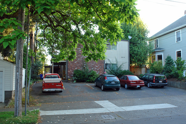 2819 NE Flanders St in Portland, OR - Building Photo - Building Photo