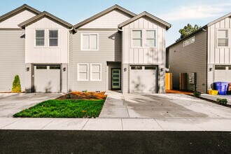 3202 NW Division St in Gresham, OR - Building Photo - Building Photo