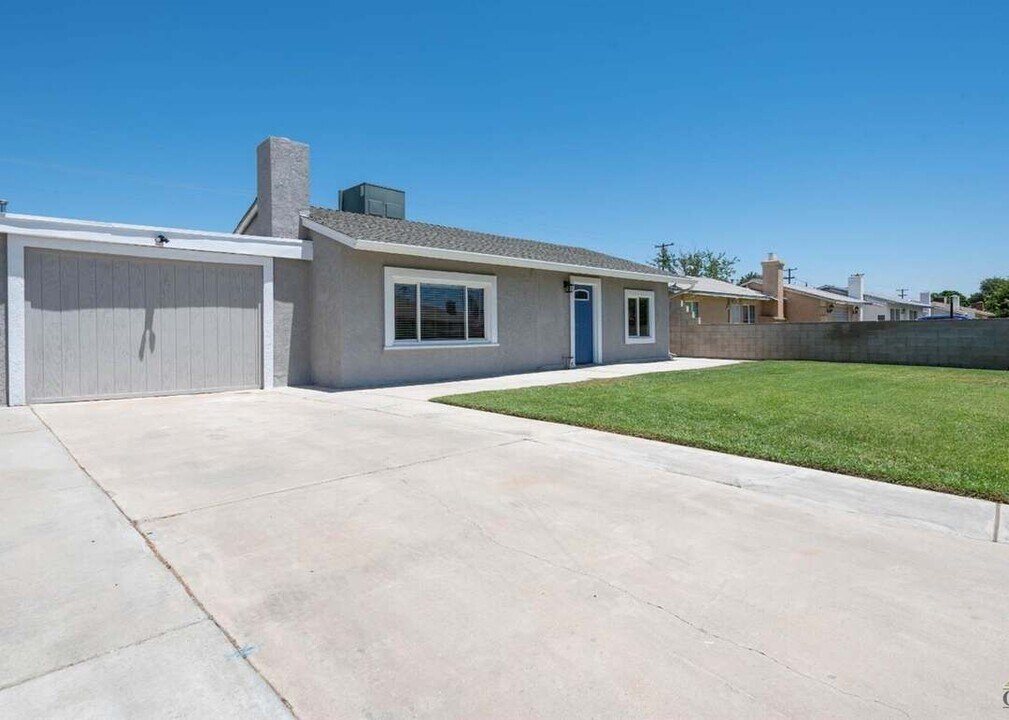 2620 Echo Ave in Bakersfield, CA - Building Photo