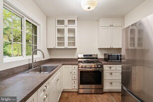 3778 Gunston Rd in Alexandria, VA - Building Photo