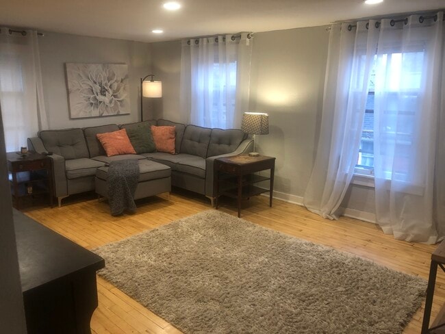 property at 838 S Roosevelt St