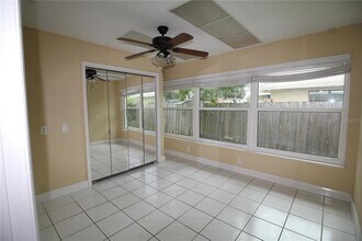 3952 Suburban Ln in North Port, FL - Building Photo - Building Photo