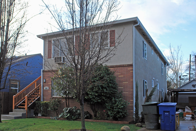 2008 Larkin Way in Sacramento, CA - Foto de edificio - Building Photo