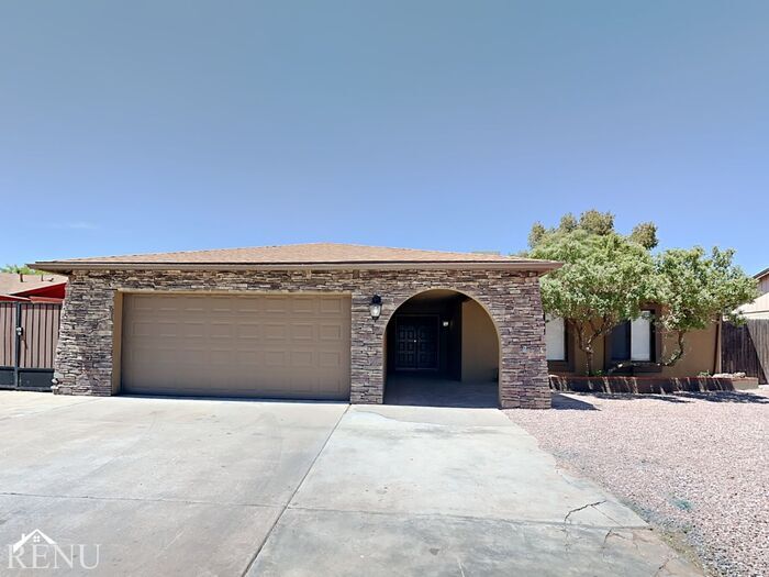 7010 W Medlock Dr in Glendale, AZ - Building Photo