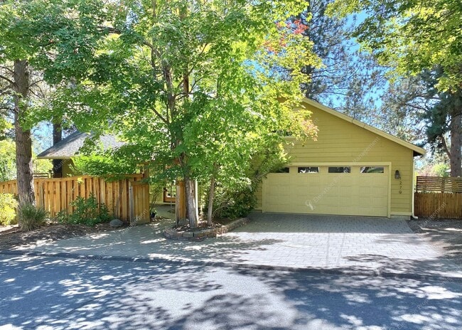 property at 1279 NW Vicksburg Ave