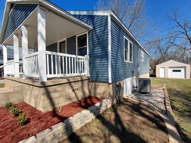 114 S Elm St in Rolla, MO - Building Photo - Building Photo