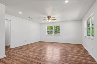 111 W Spurgeon St in Itasca, TX - Building Photo - Building Photo