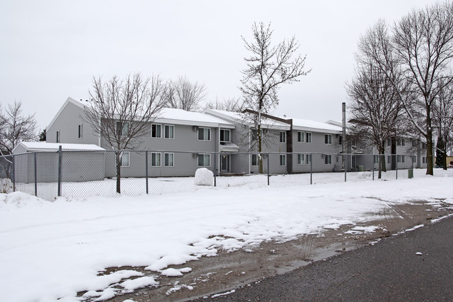 Golf View Apartments in Cokato, MN - Foto de edificio - Building Photo