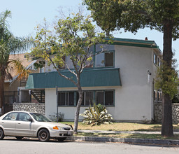 6131 Rugby Ave in Huntington Park, CA - Foto de edificio - Building Photo