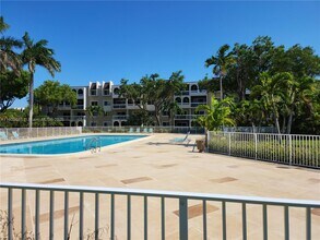 7820 Camino Real in Miami, FL - Building Photo - Building Photo