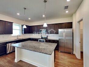 326 Pine Terrace Dr in Ruskin, FL - Building Photo - Building Photo