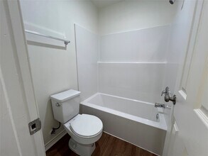 1231 Sycamore Ave in Huntsville, TX - Building Photo - Building Photo