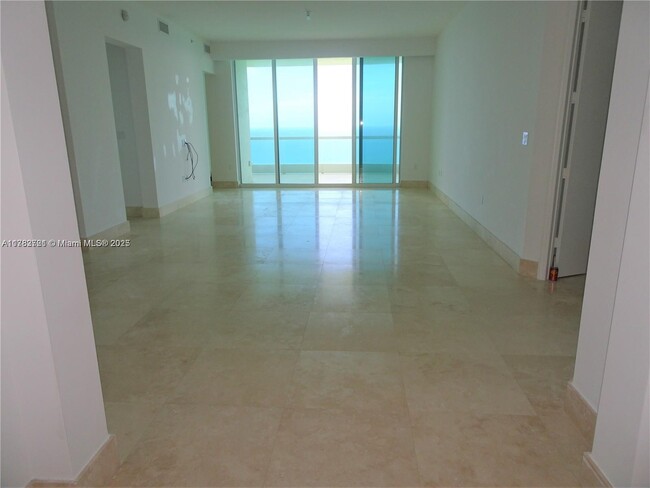 16047 Collins Ave, Unit 3002 in Sunny Isles Beach, FL - Building Photo - Building Photo