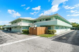 222 N Federal Hwy in Deerfield Beach, FL - Building Photo