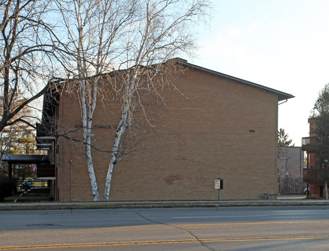 Sunset Gardens Court in Oshawa, ON - Building Photo - Building Photo