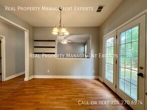 10102 Old Carolina Dr in Charlotte, NC - Foto de edificio - Building Photo