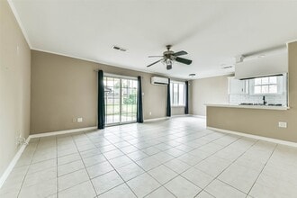 10906 Sageorchard Ln in Houston, TX - Foto de edificio - Building Photo