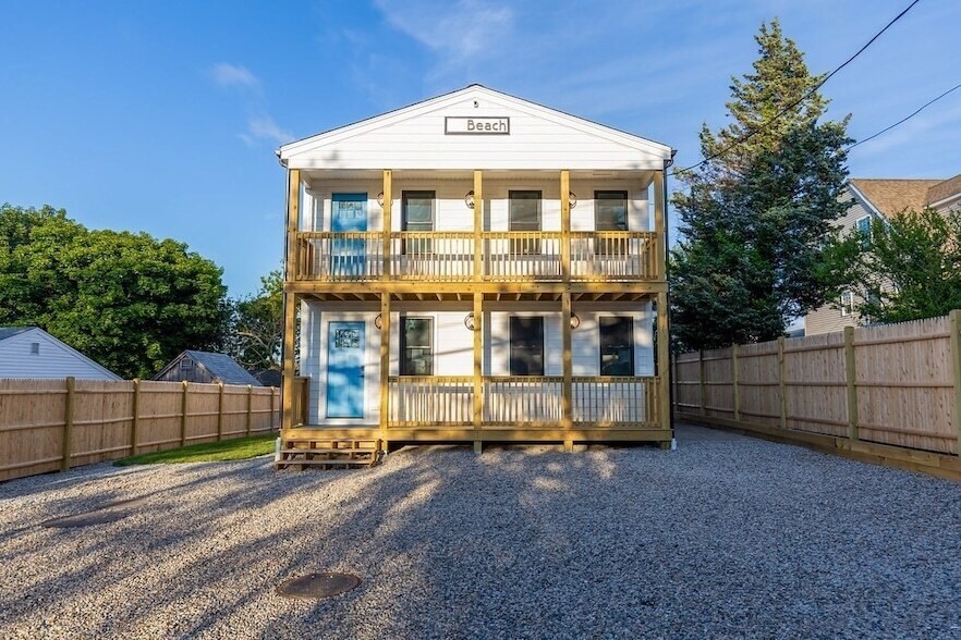 18 Beach St, Unit 1 in Plymouth, MA - Building Photo