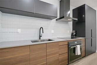 811 NE 17th Ct in Fort Lauderdale, FL - Building Photo - Building Photo