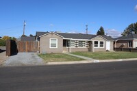 1041 Ventura St in Kingsburg, CA - Building Photo - Building Photo