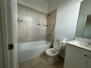 10622 W 33rd Way in Hialeah, FL - Building Photo - Building Photo