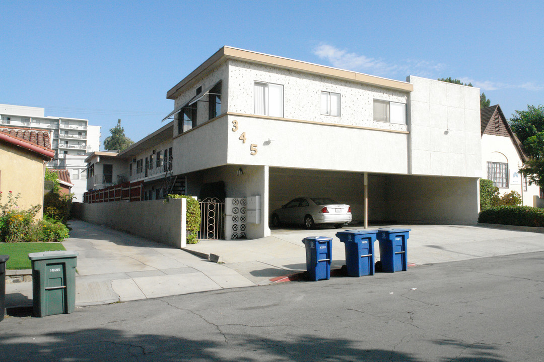 345 E San Jose Ave in Burbank, CA - Foto de edificio