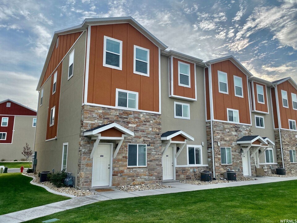 14427 S Abbey Bend Ln in Herriman, UT - Building Photo