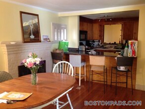 137 Virginia Rd in Waltham, MA - Foto de edificio - Building Photo