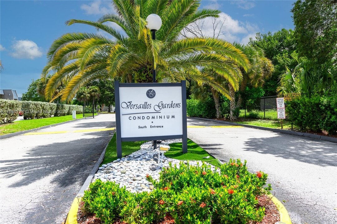 7825 Fairview Dr in Tamarac, FL - Building Photo