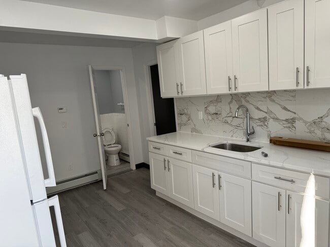 16 Bailey Ave, Unit 2A in East Meadow, NY - Building Photo - Building Photo