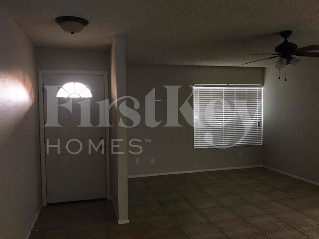 5520 W Golden Ln in Glendale, AZ - Foto de edificio - Building Photo