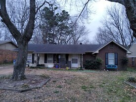 6575 Riverdale Rd in Horn Lake, MS - Building Photo