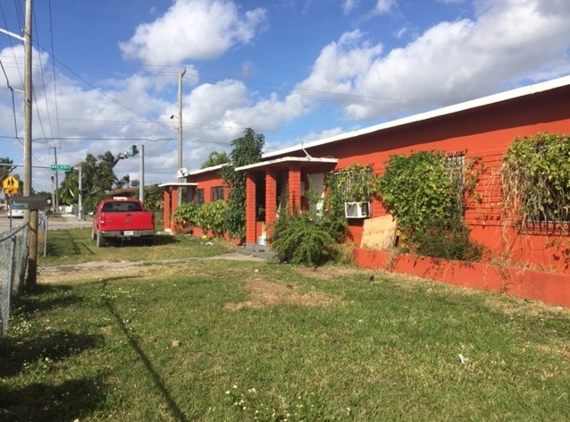 715 NW 1st Ave in Homestead, FL - Foto de edificio