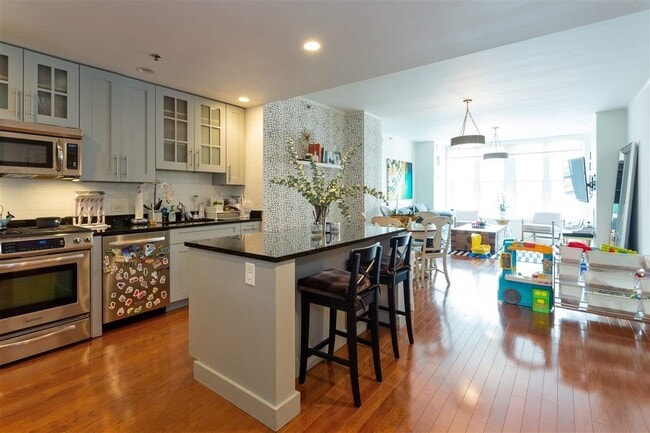 property at 1125 Maxwell Ln