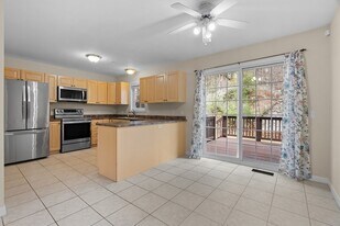 179 Littleton Rd, Unit 3 in Chelmsford, MA - Building Photo