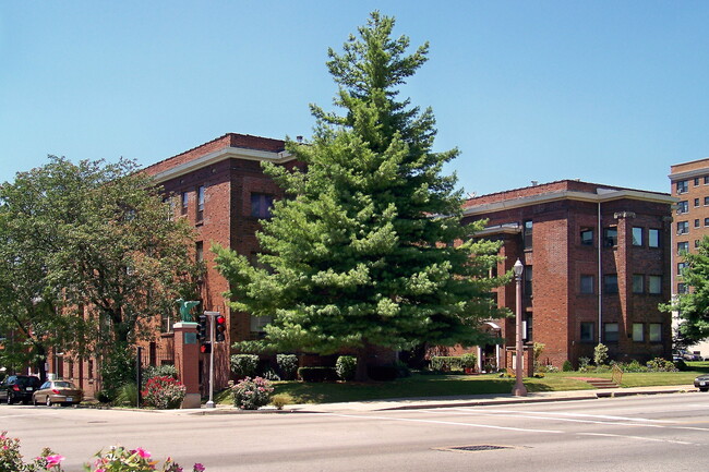 Water Tower Place Condominium in St. Louis, MO - Foto de edificio - Building Photo