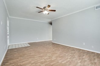 4327 Holland Ave, Unit 202 in Dallas, TX - Building Photo - Building Photo