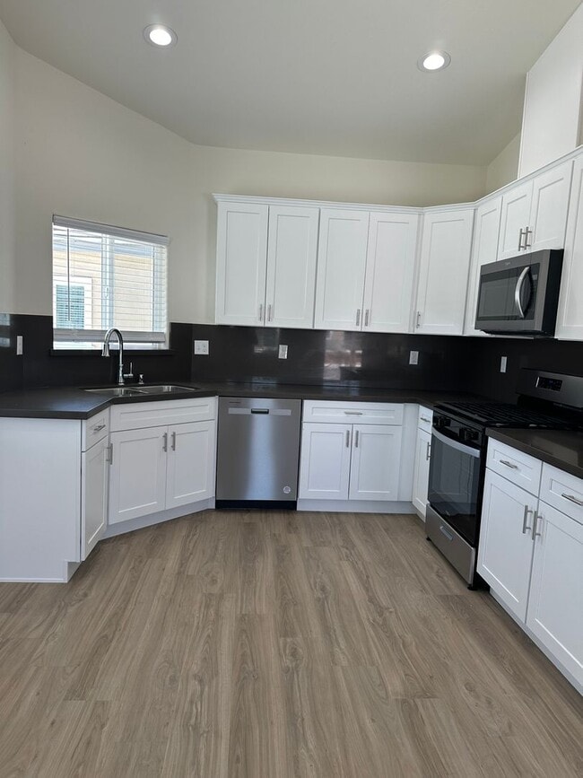 8401 Frankie Lou St in Bakersfield, CA - Building Photo - Building Photo