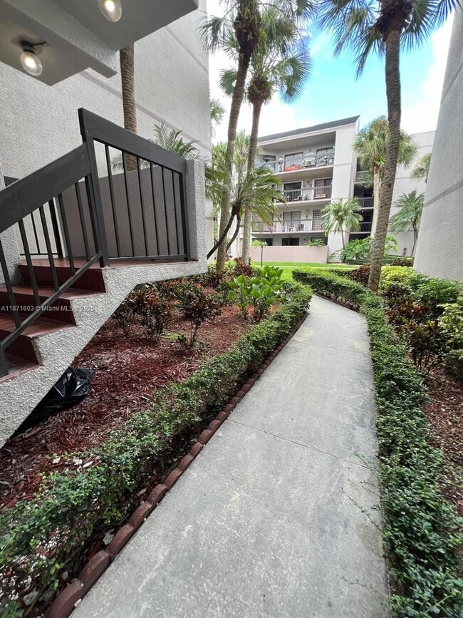 8810 SW 132nd Pl in Miami, FL - Building Photo - Building Photo