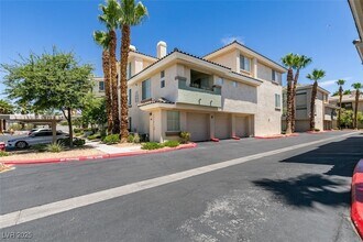 7127 S Durango Dr, Unit 311 in Las Vegas, NV - Building Photo - Building Photo