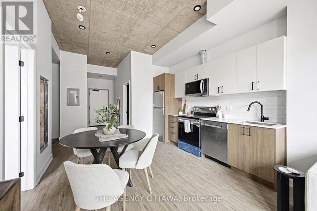 56 Bayswater Ave in Ottawa, ON - Building Photo - Building Photo