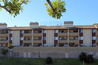 Genesee Colony in San Diego, CA - Foto de edificio - Building Photo