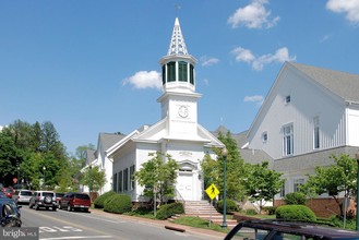 200 Locust St SE-Unit -307 in Vienna, VA - Building Photo - Building Photo