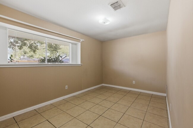 13627 Greenway Dr in Sugar Land, TX - Building Photo - Building Photo